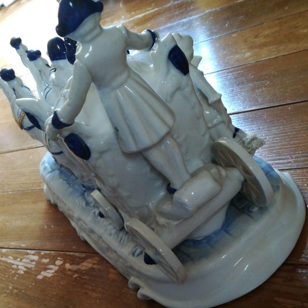 馬車　陶器製　置き物　貴婦人　置物　飾り物