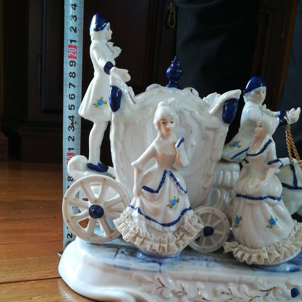 馬車　陶器製　置き物　貴婦人　置物　飾り物