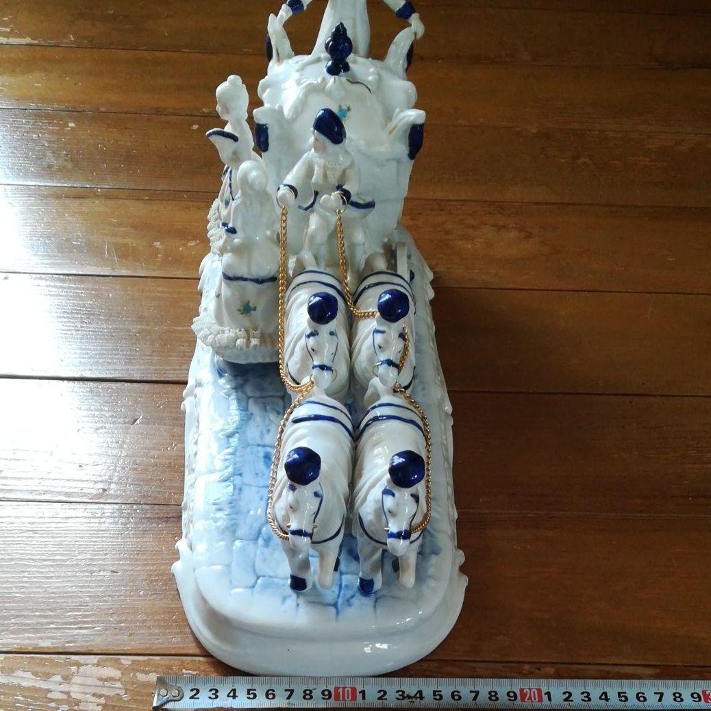 馬車　陶器製　置き物　貴婦人　置物　飾り物