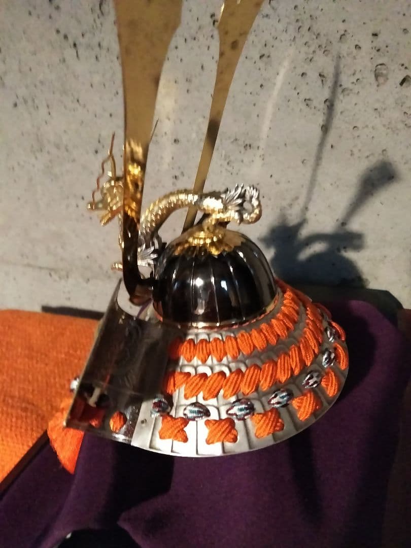 武比古　銀製「 兜 龍付き 」 五月人形　置物