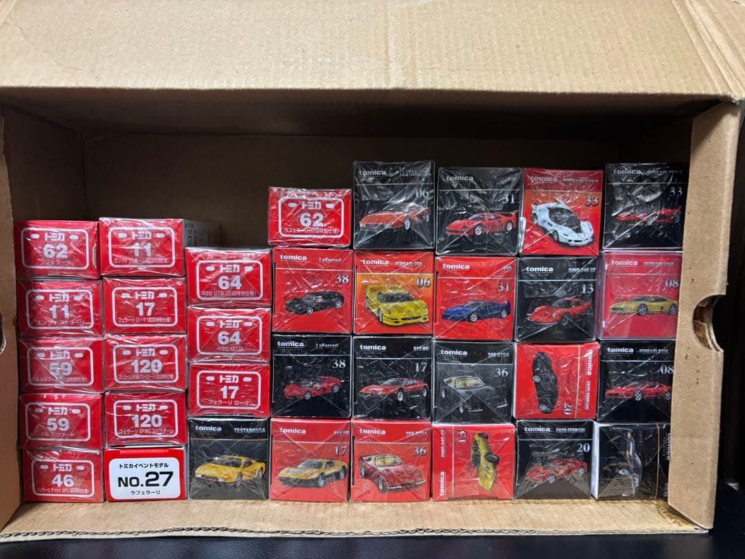 期間限定値引き【新品未使用】トミカ 歴代フェラーリ 34台+フェラーリ