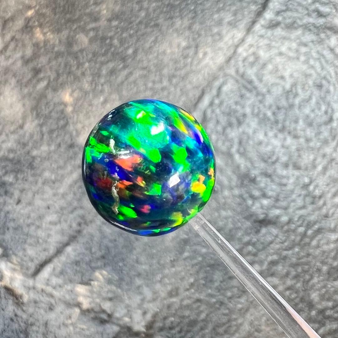 強いファイヤーが輝く！　ブラックオパール　ビーズ　粒売り　3