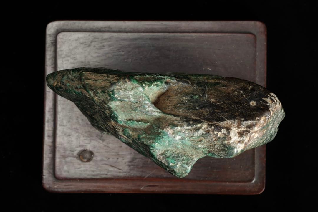 孔雀石 天然マラカイト 台座付 1.3kg 原石 鑑賞石自然石 パワーストーン