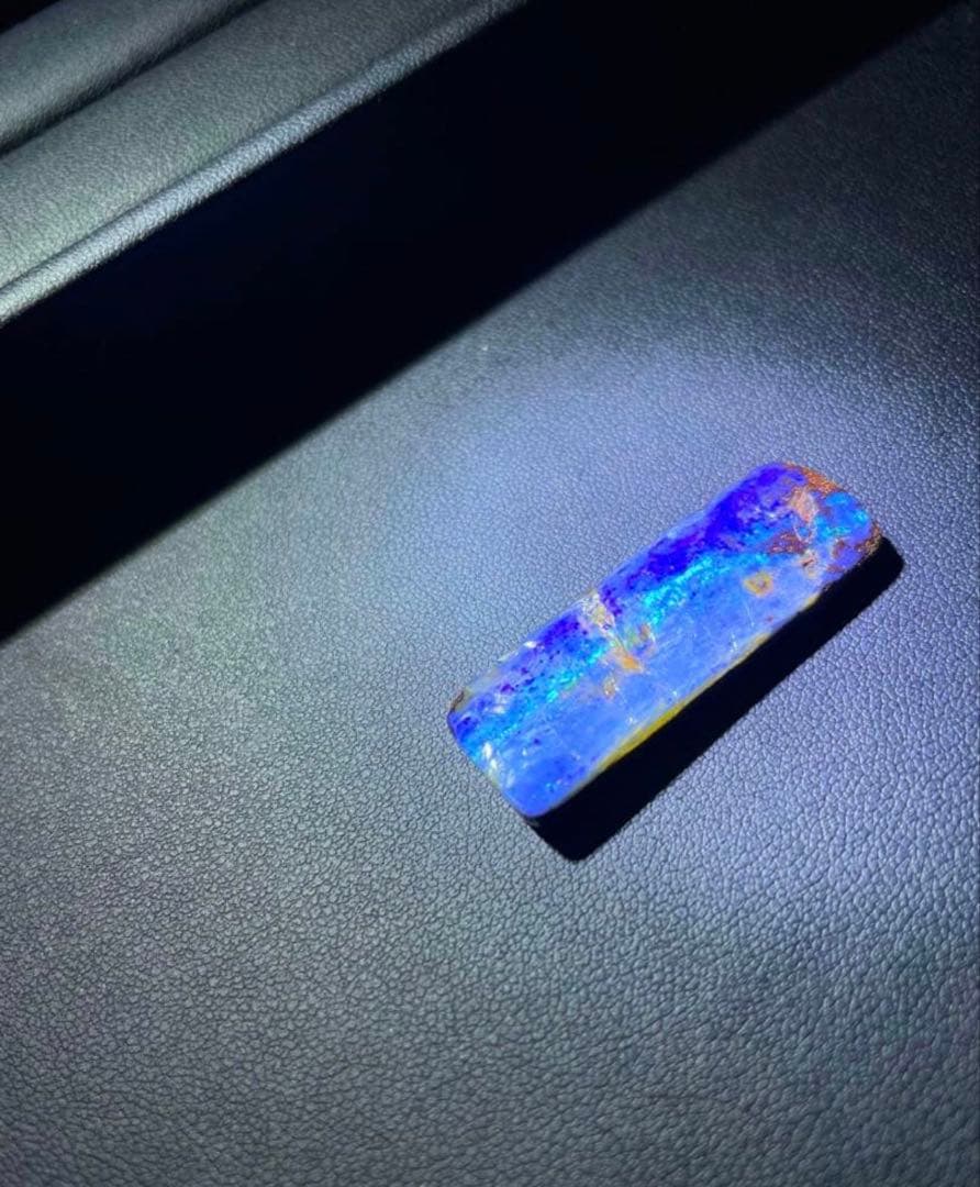 30.01ct 天然　ソ付き ボルダーオパール　ルース ❌値下げ不可❌