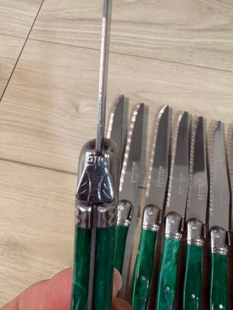 希少ラギオール　LAGUIOLE みどりハンドル波刃ナイフ18本！フォーク7本