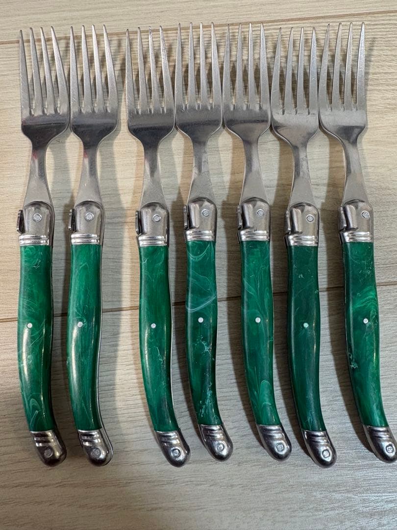 希少ラギオール　LAGUIOLE みどりハンドル波刃ナイフ18本！フォーク7本