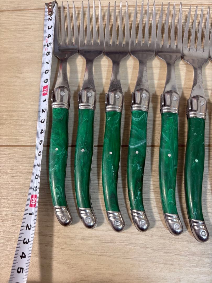 希少ラギオール　LAGUIOLE みどりハンドル波刃ナイフ18本！フォーク7本