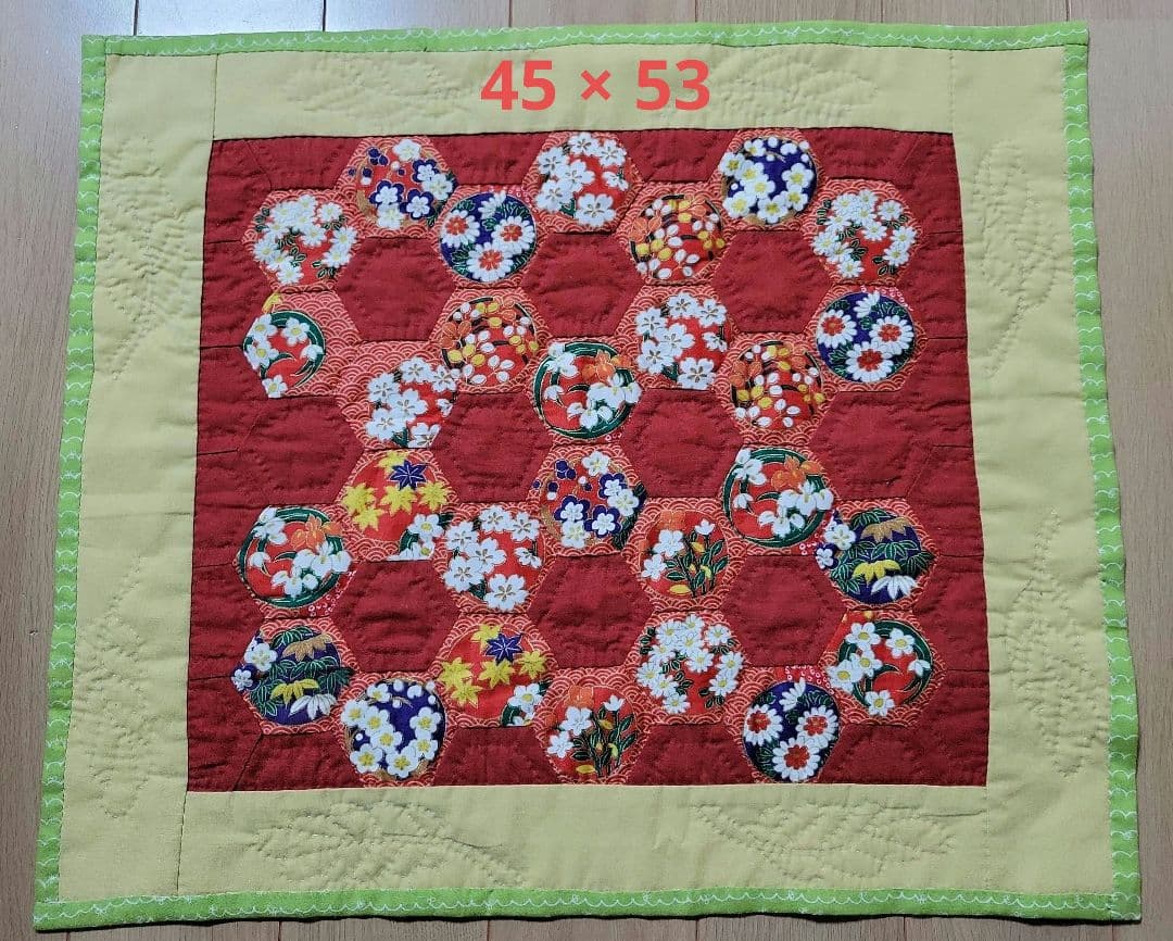 パッチワーク ヘキサゴン四季の花タペストリー - メルカリ