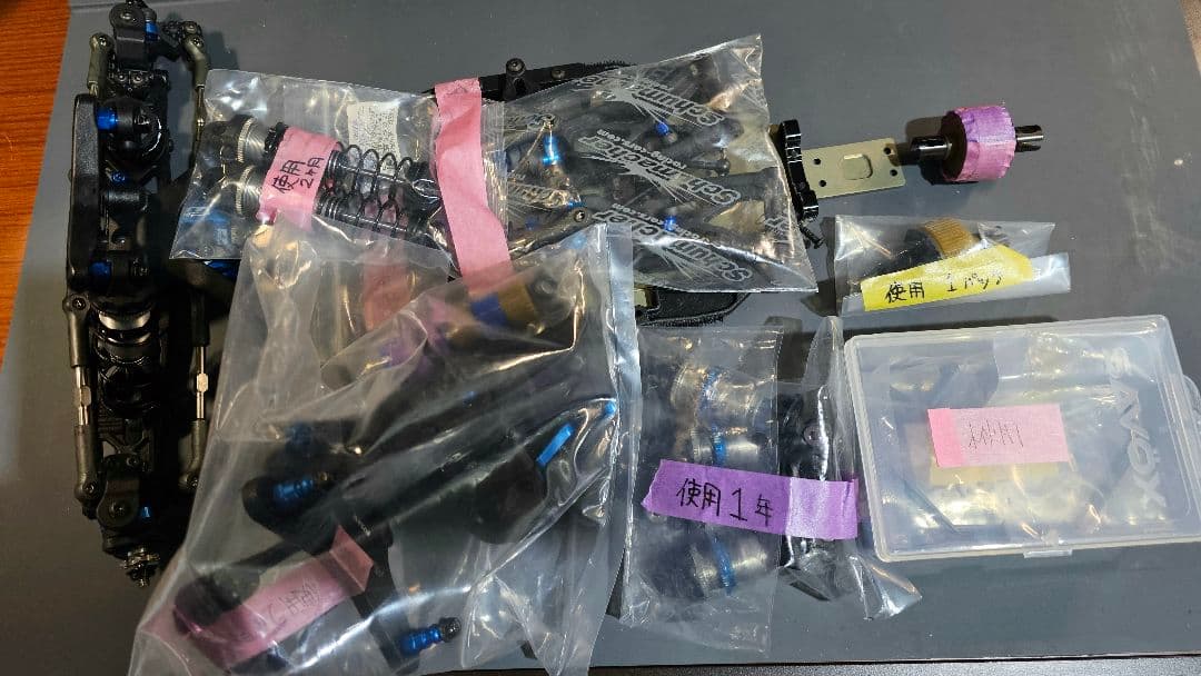 ASSOCIATED RC10 B7を2台(フルオプション)と大量スペアパーツ付