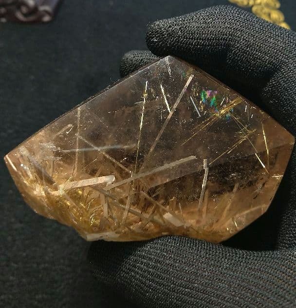 【虹】タイチンルチル《原石》専用台座付き　金運　仕事運　置物