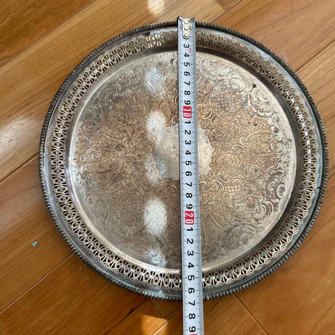 イギリス アンティーク 銀メッキの装飾トレイ 約30cm - メルカリ