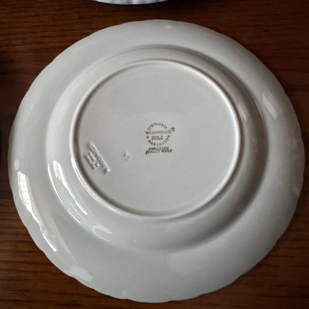 ウェッジウッド廃盤希少　アンティーク　白いレリーフ装飾のパン皿6枚セット