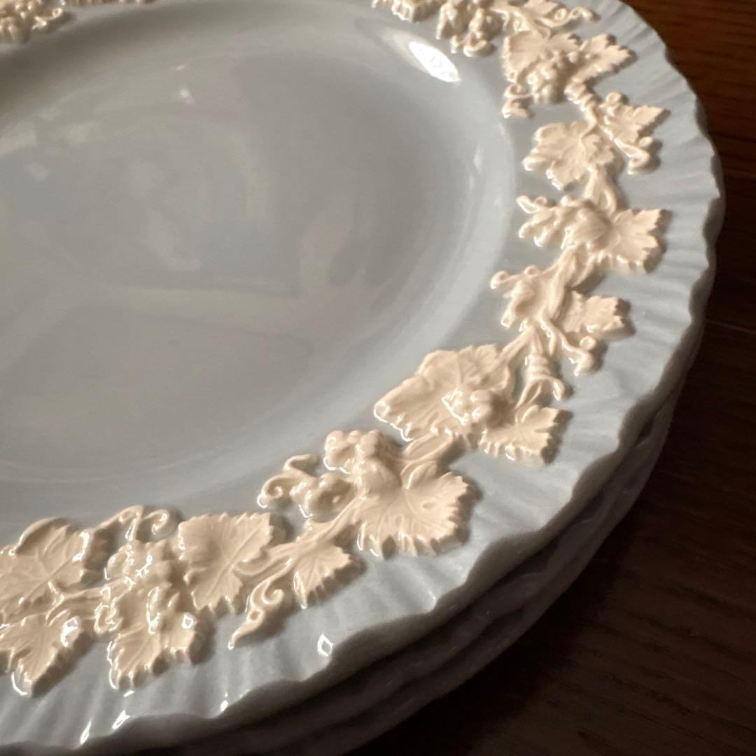 ウェッジウッド廃盤希少　アンティーク　白いレリーフ装飾のパン皿6枚セット