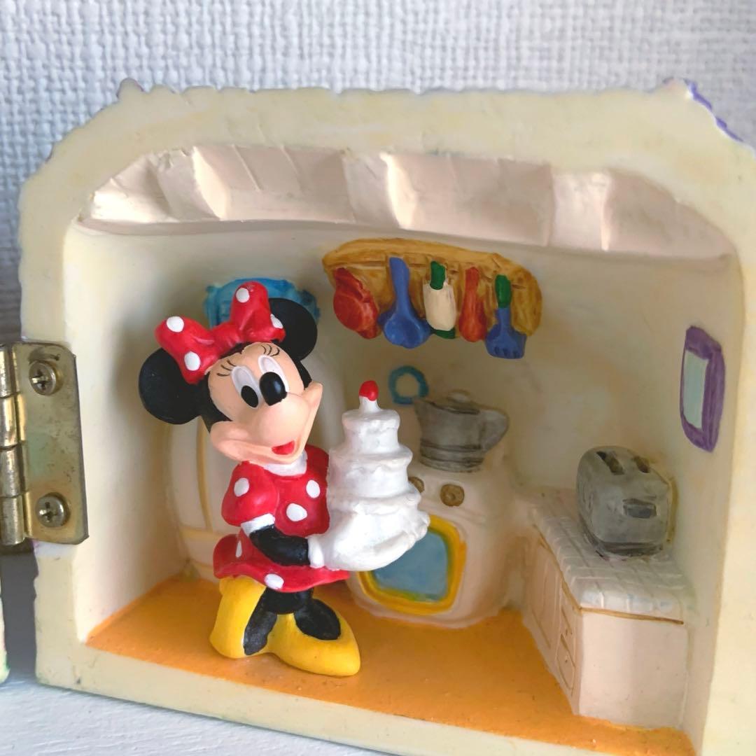 ディズニーランド　ミニーちゃんの家　トゥーンタウン　置物