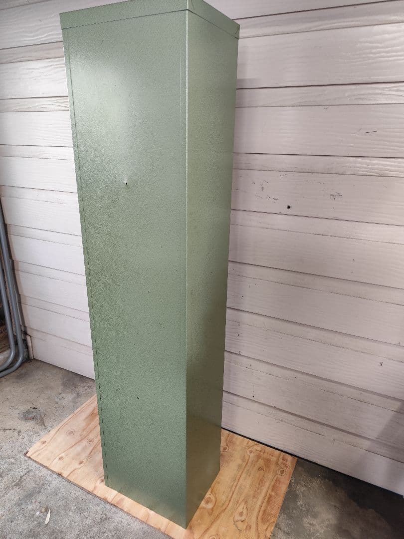 ガンロッカー及び弾倉ロッカーセット