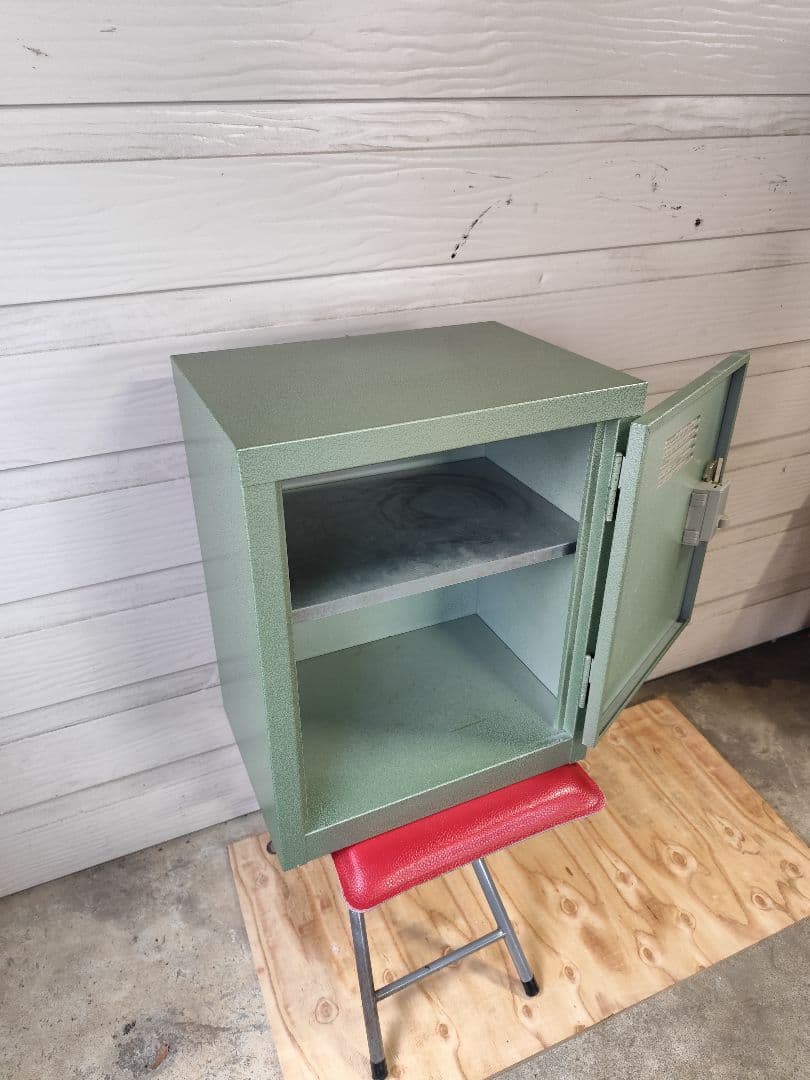 ガンロッカー及び弾倉ロッカーセット