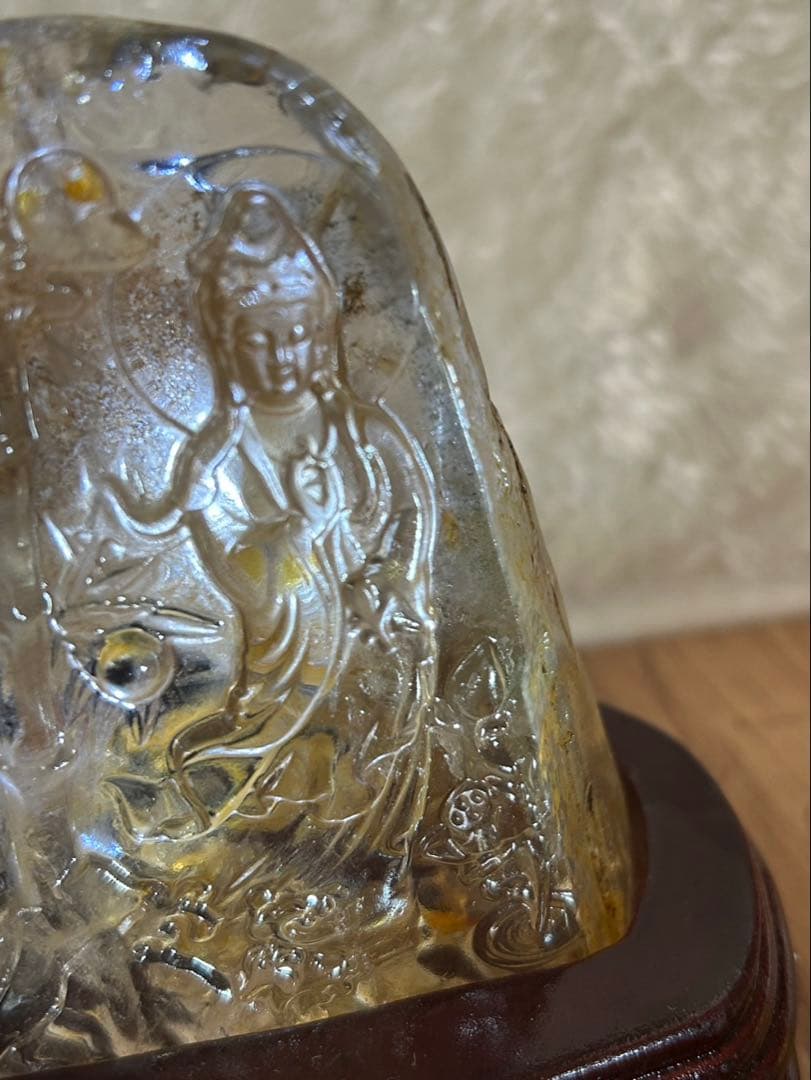 高品質 観音菩薩像彫刻 ヒーラー共生水晶 台座付き