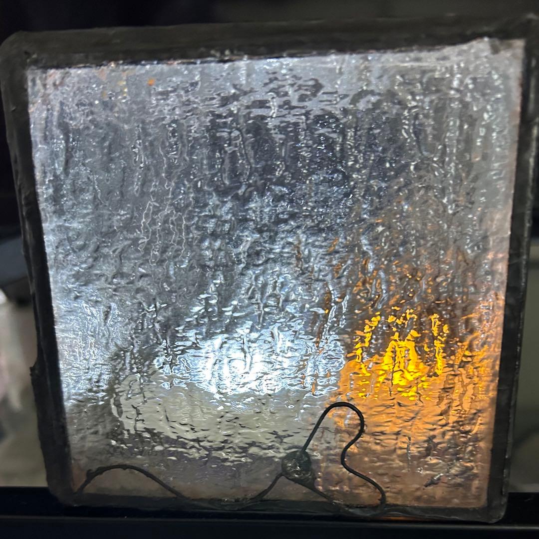 猫と窓　ステンドグラス