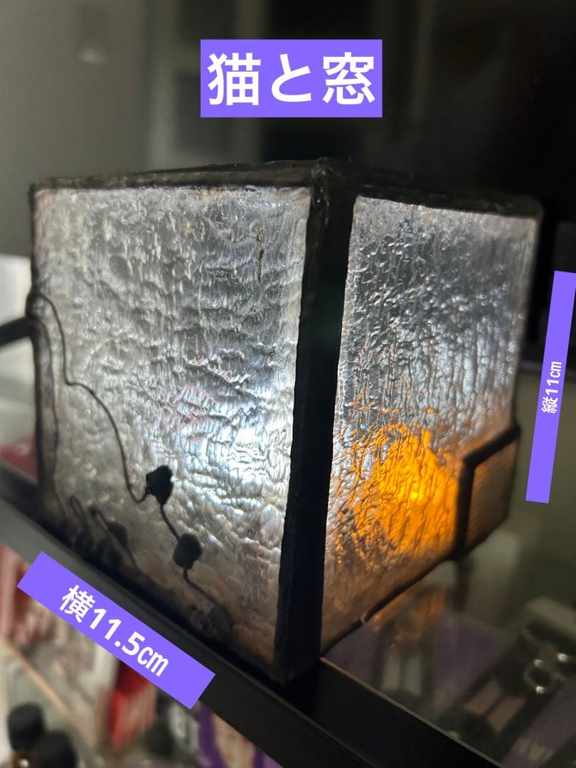 猫と窓　ステンドグラス