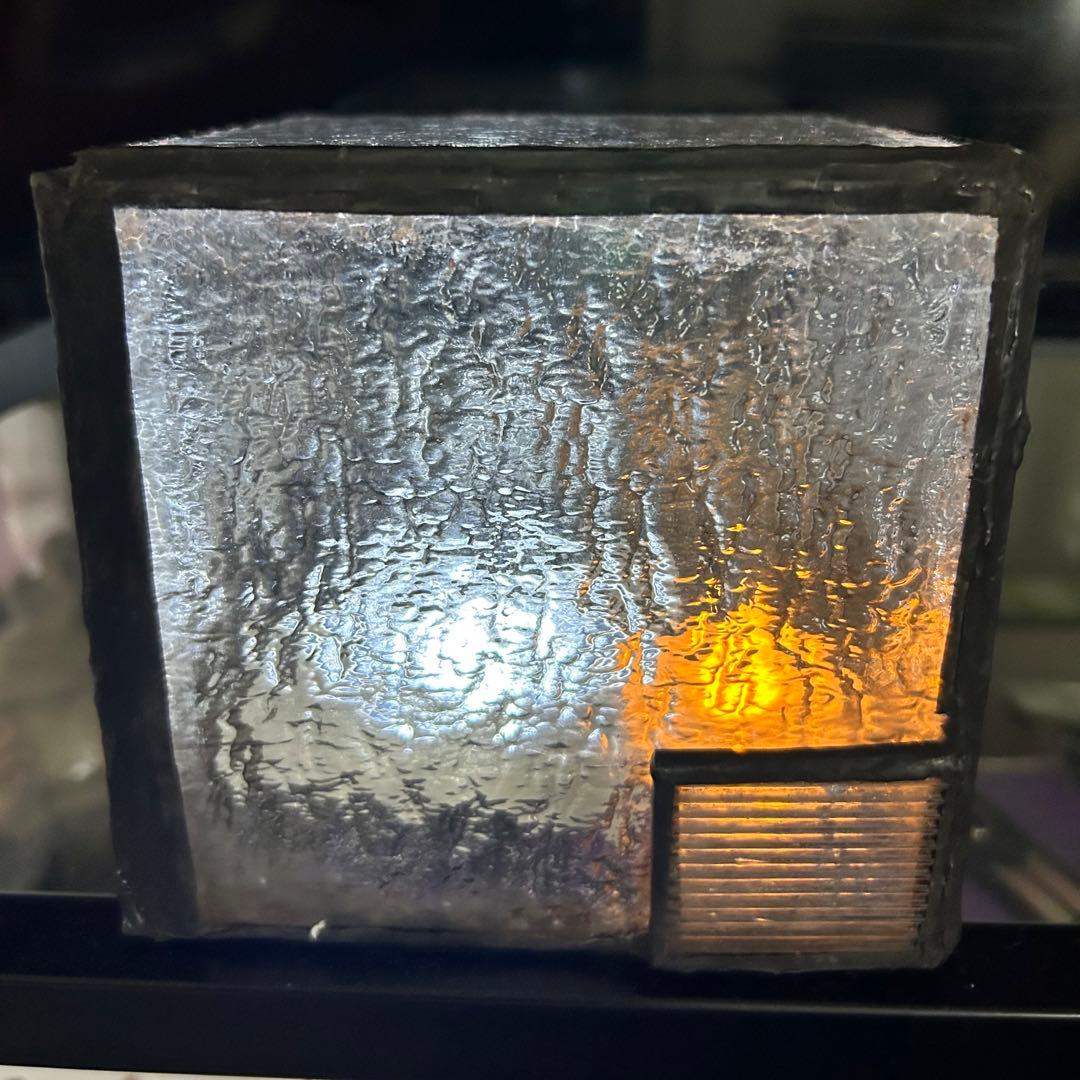 猫と窓　ステンドグラス