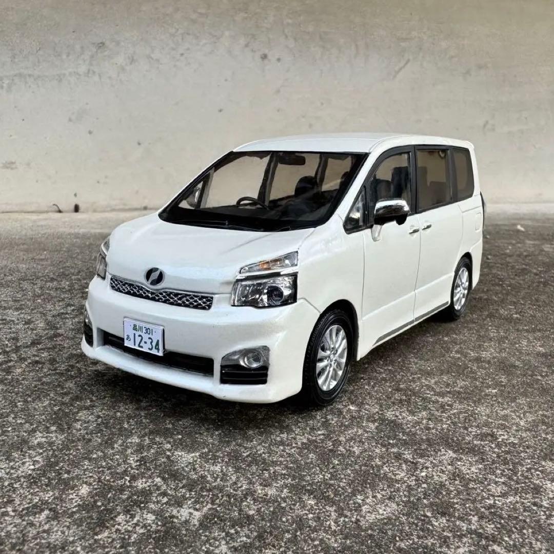 1/24 70系 トヨタヴォクシー カラーサンプルミニカー - メルカリ