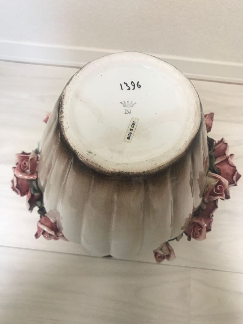 送料込み＊イタリア製花瓶 カポディモンテ アンティーク バラ 陶器 花