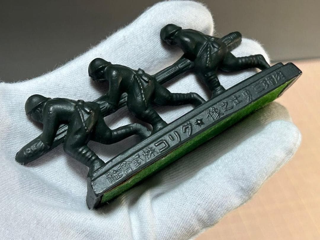 戦前 肉弾三勇士 兵士 置物 文鎮 グリコ 金属 オマケ レア時代 日本軍