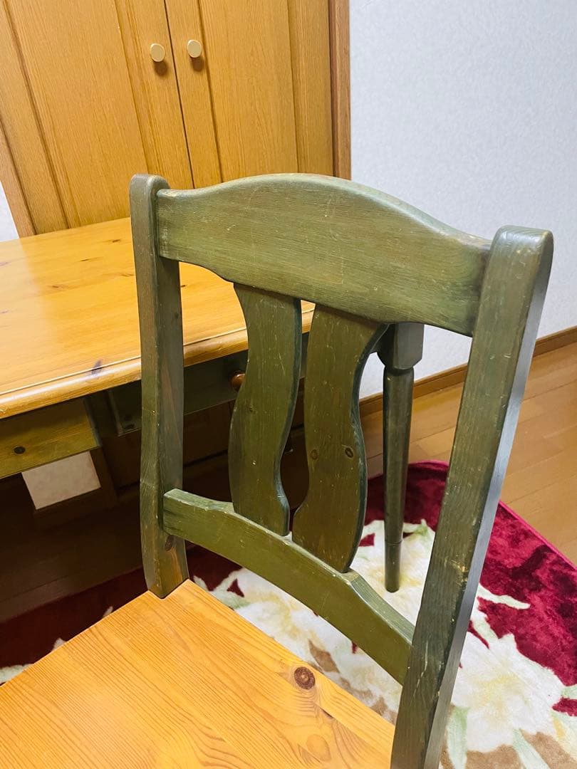 カントリー調　スェーデン製　机と椅子のセットです。 木製カントリースタイル