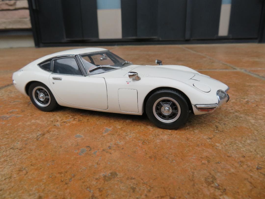 エブロ　1/24　トヨタ2000GT