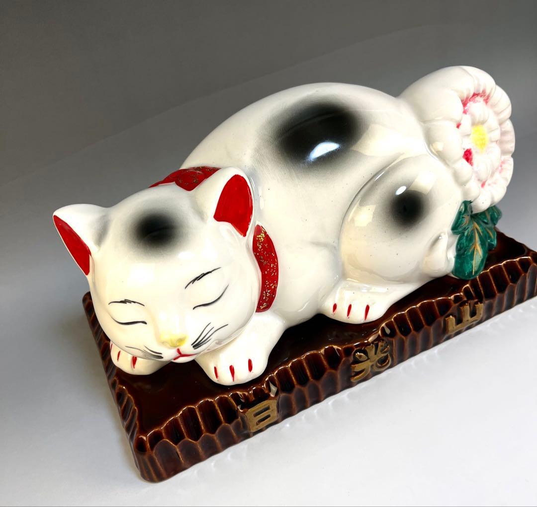 【眠り猫】貯金箱　陶器　日光東照宮 平和の象徴　撫でたくなる