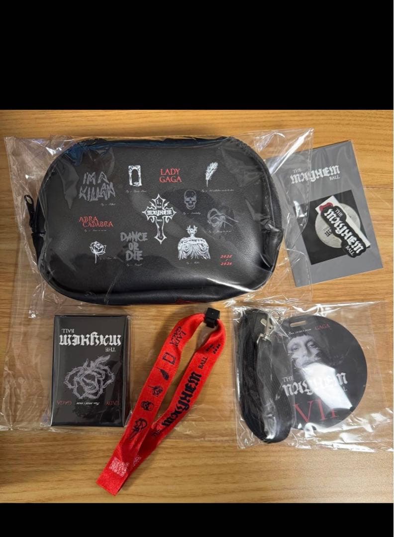 Lady Gaga Mayhem Ball VIP silver グッズ 未開封 - メルカリ