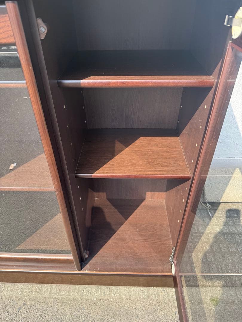 小島工芸　木製ラック ダークブラウン ガラス扉 3段