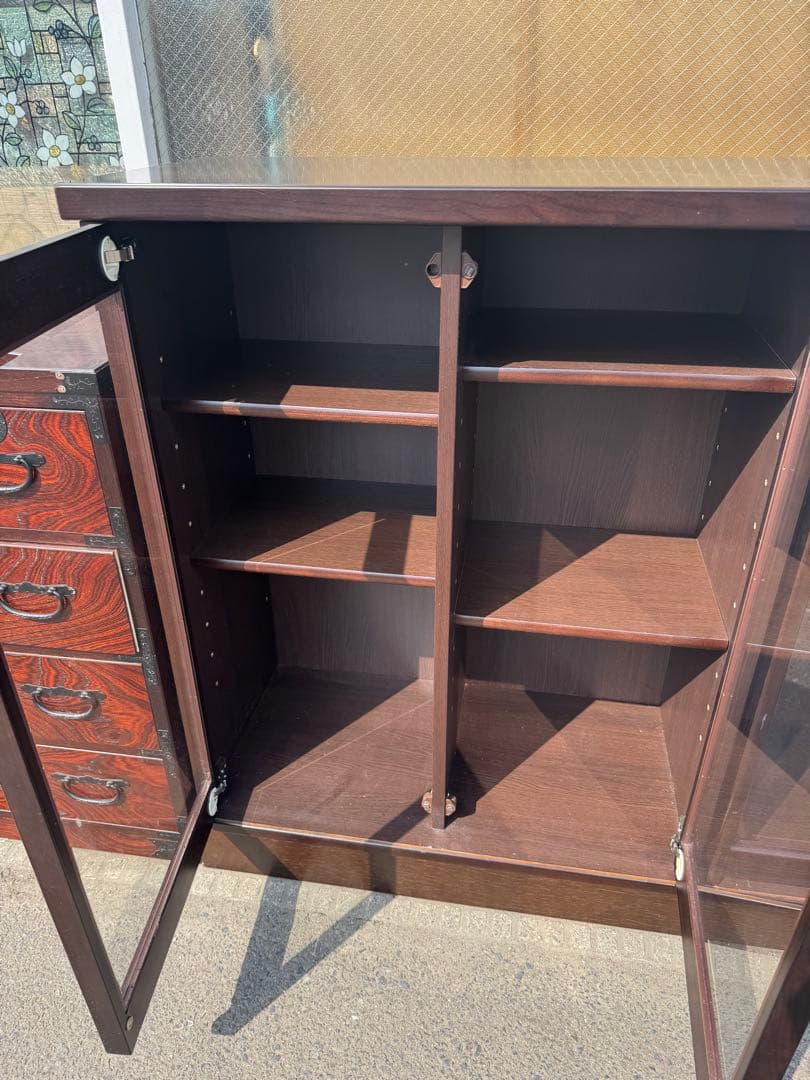 小島工芸　木製ラック ダークブラウン ガラス扉 3段