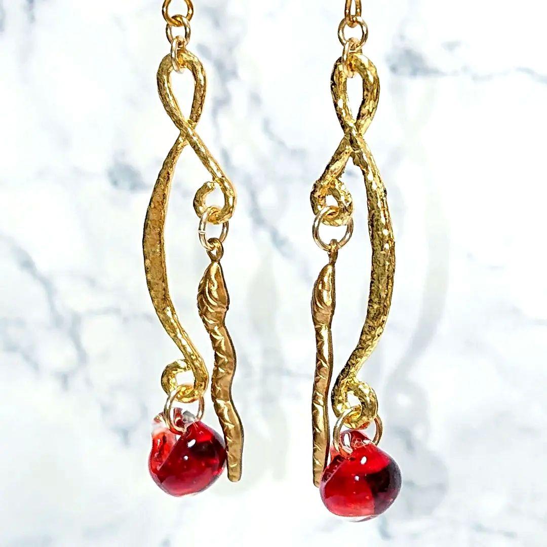 【ピアス】蛇×国産ガラスドロップ エスニックアジアン 秋冬