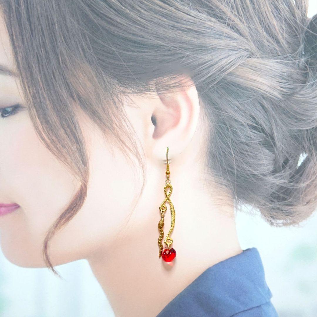 【ピアス】蛇×国産ガラスドロップ エスニックアジアン 秋冬
