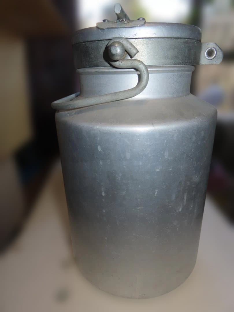 希少なイタリア製 アルミ ミルク缶 金属容器 古道具