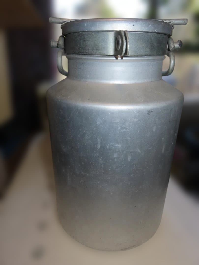 希少なイタリア製 アルミ ミルク缶 金属容器 古道具