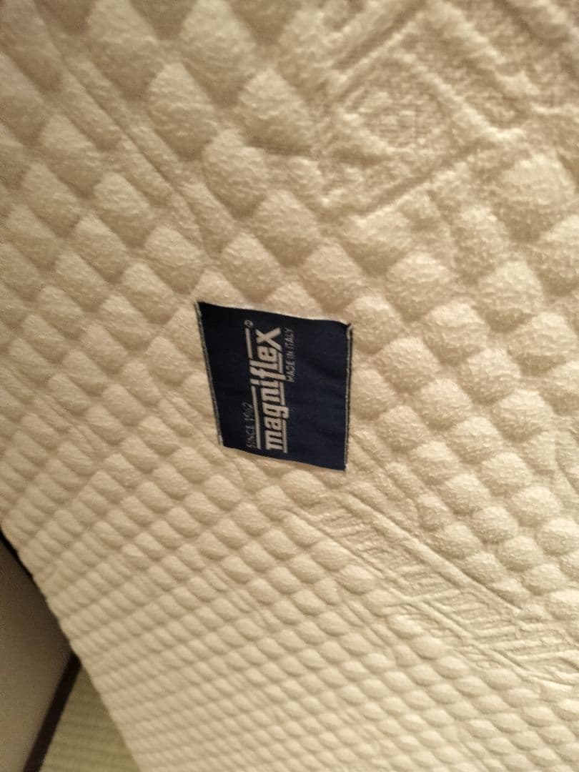 原価10万以上　magniflex マットレス 引き取り歓迎大阪　保証書付き