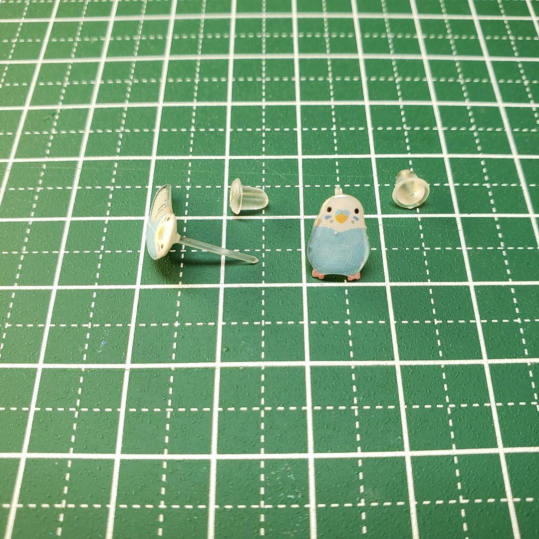 No.620-A セキセイインコ☆ハンドメイド☆レジン☆樹脂ポストピアス