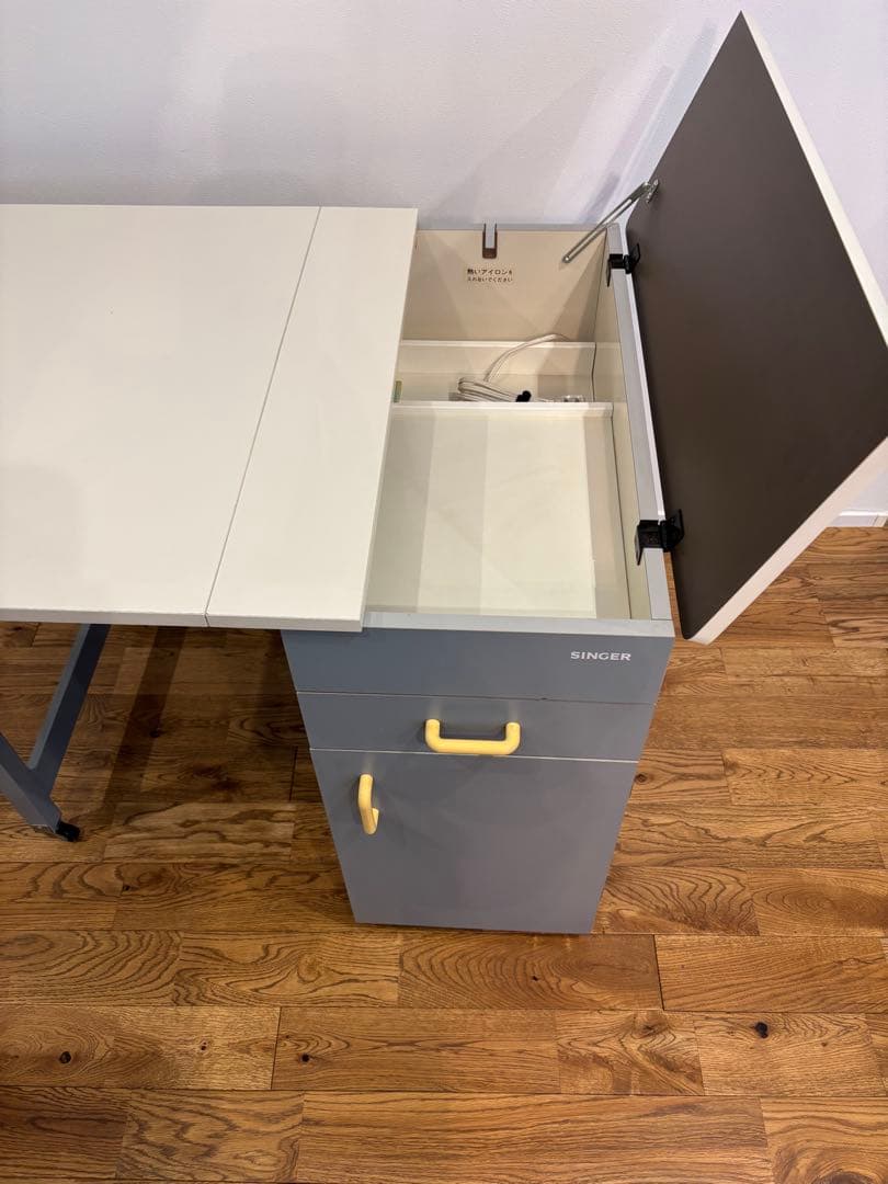 SINGER 折りたたみ式　作業台　キャスター付き　送料込み