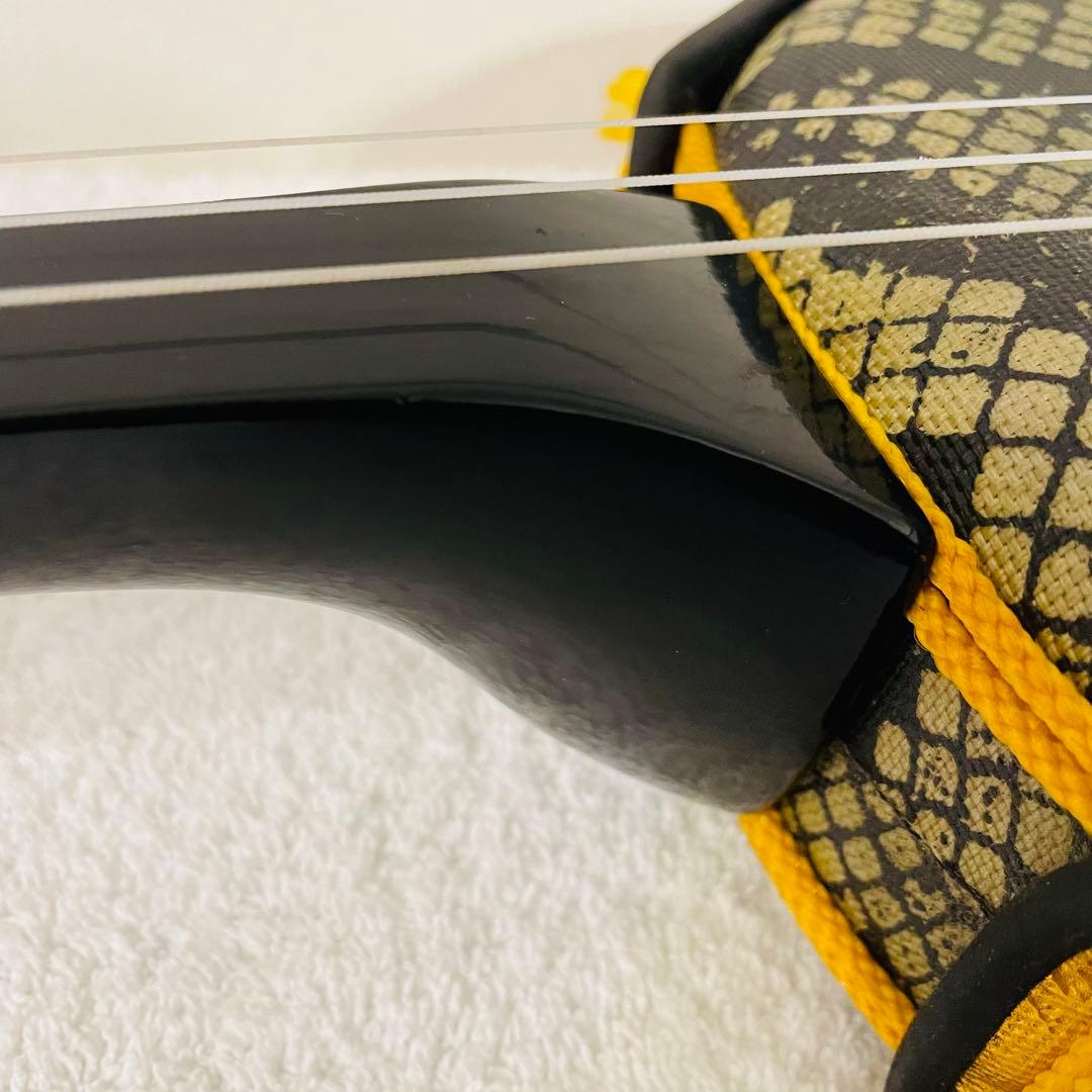 美品】沖縄三線 人工皮革 蛇柄 胴巻き カラクイ全木 初心者向け