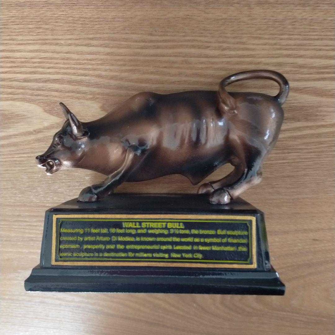 チャージング・ブル銅像、ウォール街 - メルカリ