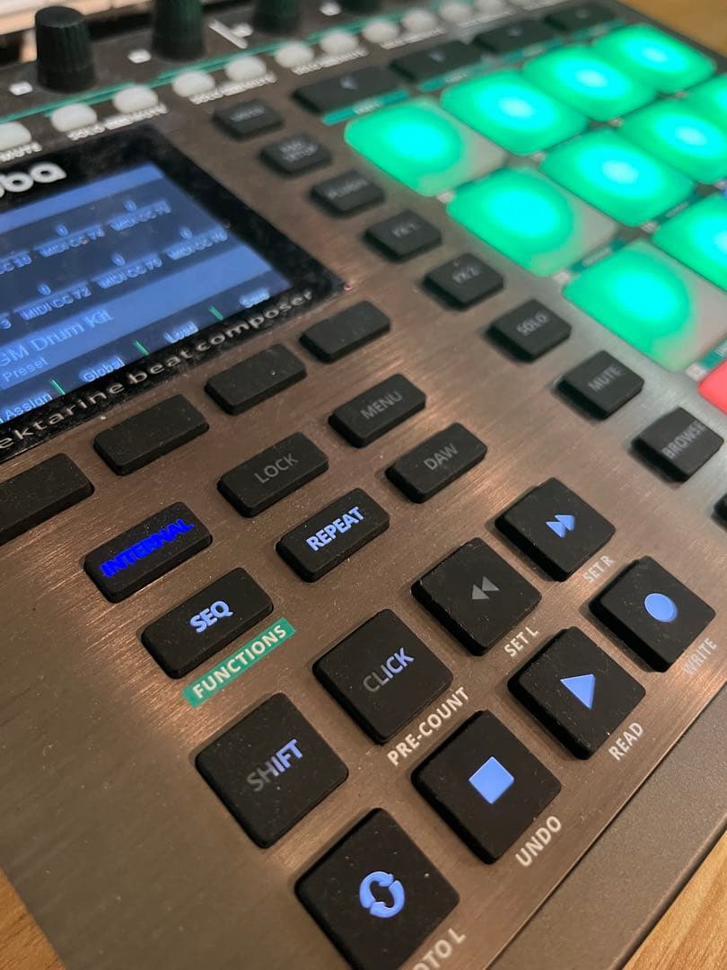 Nektar Technology ARUBA Aura MIDIコントローラー