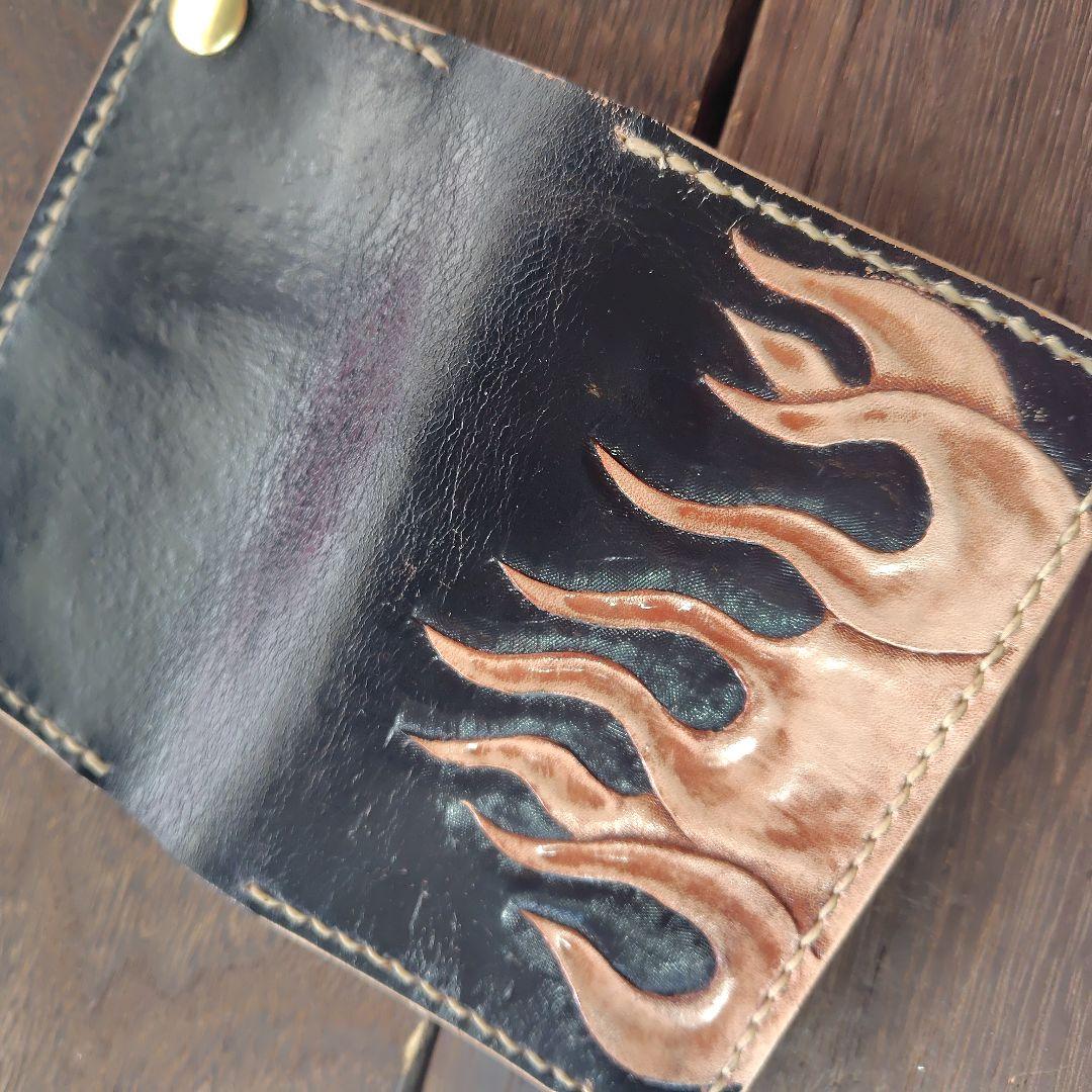 ミドルサイズ トラッカーウォレット　フレイムス カービング 手染め 黒