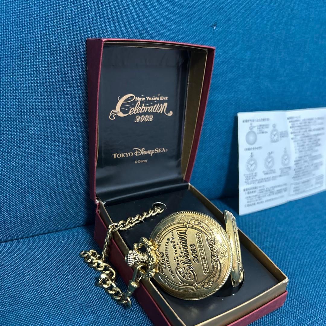 レア物東京ディズニーシー 初2002年 新年イベント 懐中時計 - メルカリ