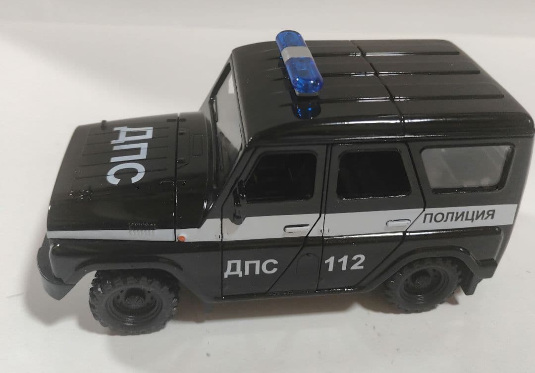 絶対希少 1/18 UAZワズ（UAZ）「ハンター」 合金製 パトロールカー
