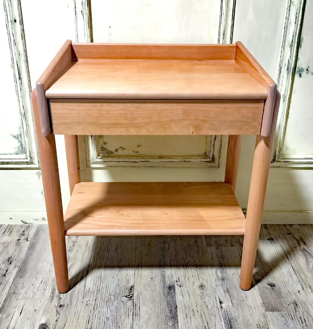 【美品】 CAGUUU チェリー材 サイドテーブル ナイトテーブル シンプル