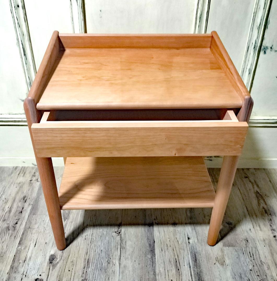 【美品】 CAGUUU チェリー材 サイドテーブル ナイトテーブル シンプル