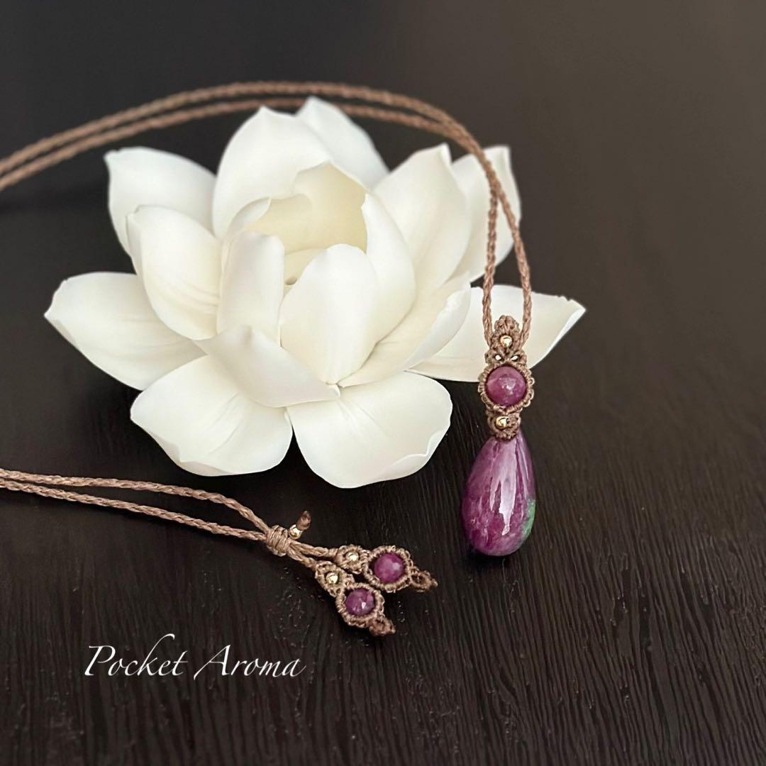 『佑詩美』ルビーインゾイサイトとルビーのマクラメペンダントネックレス