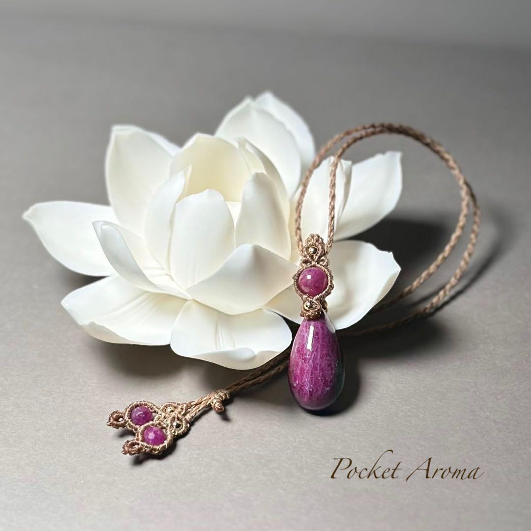 『佑詩美』ルビーインゾイサイトとルビーのマクラメペンダントネックレス